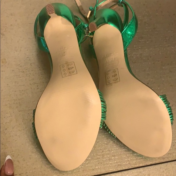 NWT - Green Sandals - Picture 2 of 3